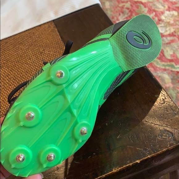 ASICS track shoes - Picture 3 of 6